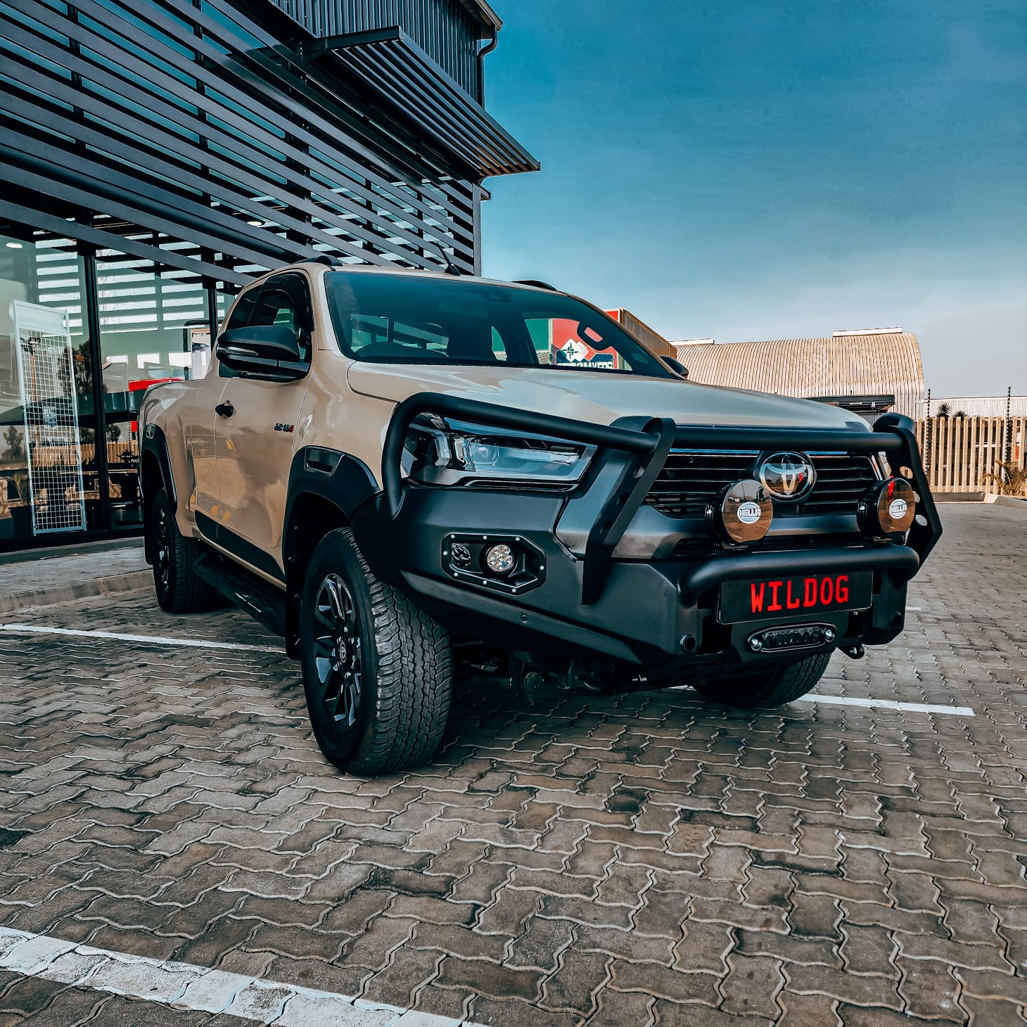 hunter-type-front-bumper-hilux-legend-2021-black-with-nudge